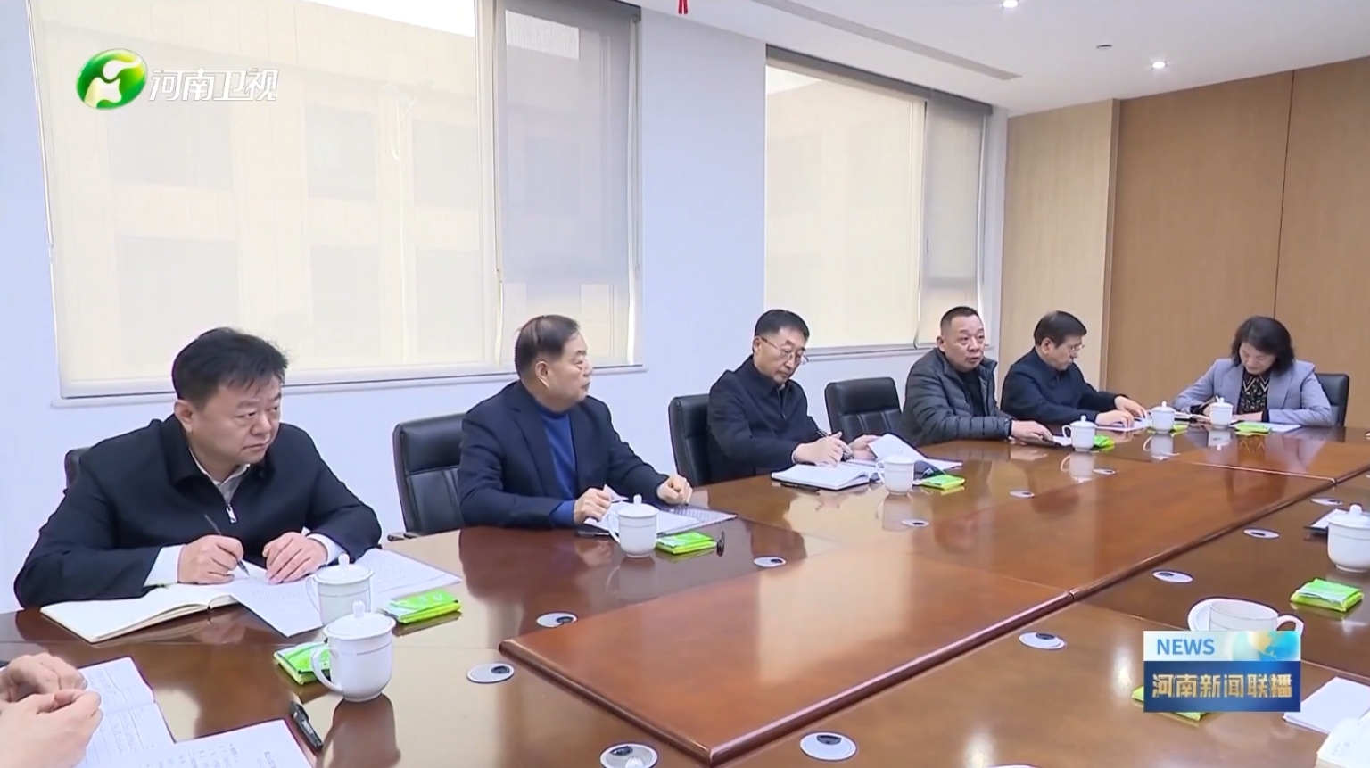 河南卫视新闻联播报道森源集团党委书记、创始人楚金甫参加省委书记刘宁在许昌召开的民营企业座谈会